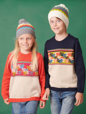 
            
                Load image into Gallery viewer, Boy and girl wearing both colours of the navigator hat.
            
        