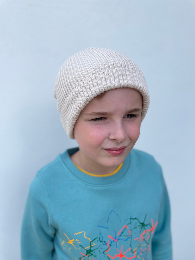 Child wearing the Fisherman hat in cream.